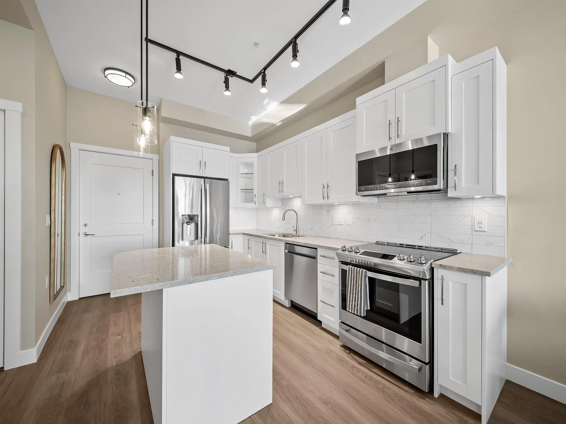 Photo 5 of 27 at A321 – 8233 208b Street Street
