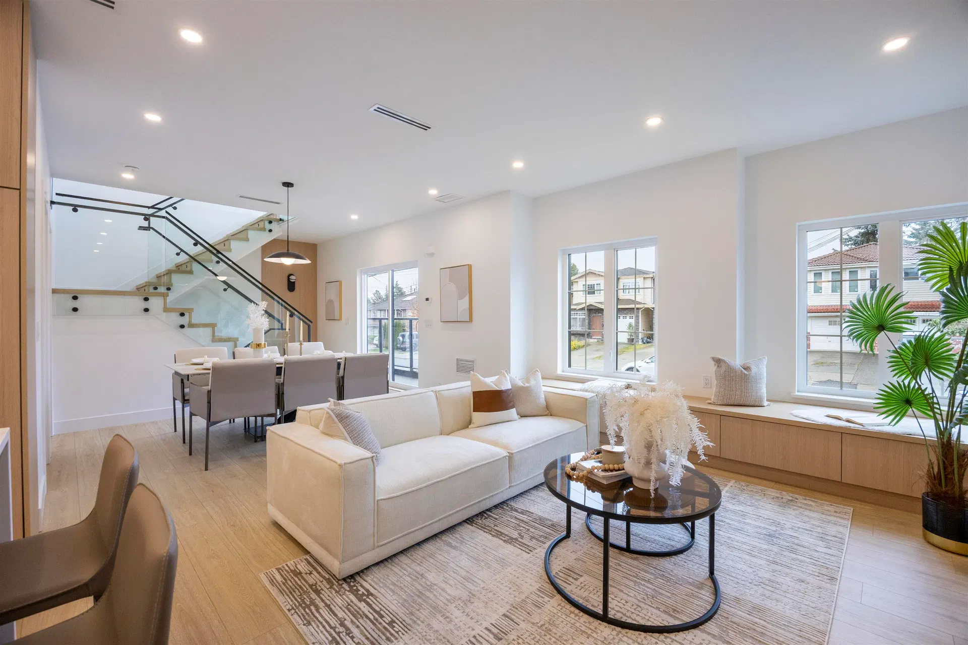 #4 – 7353 12th Avenue