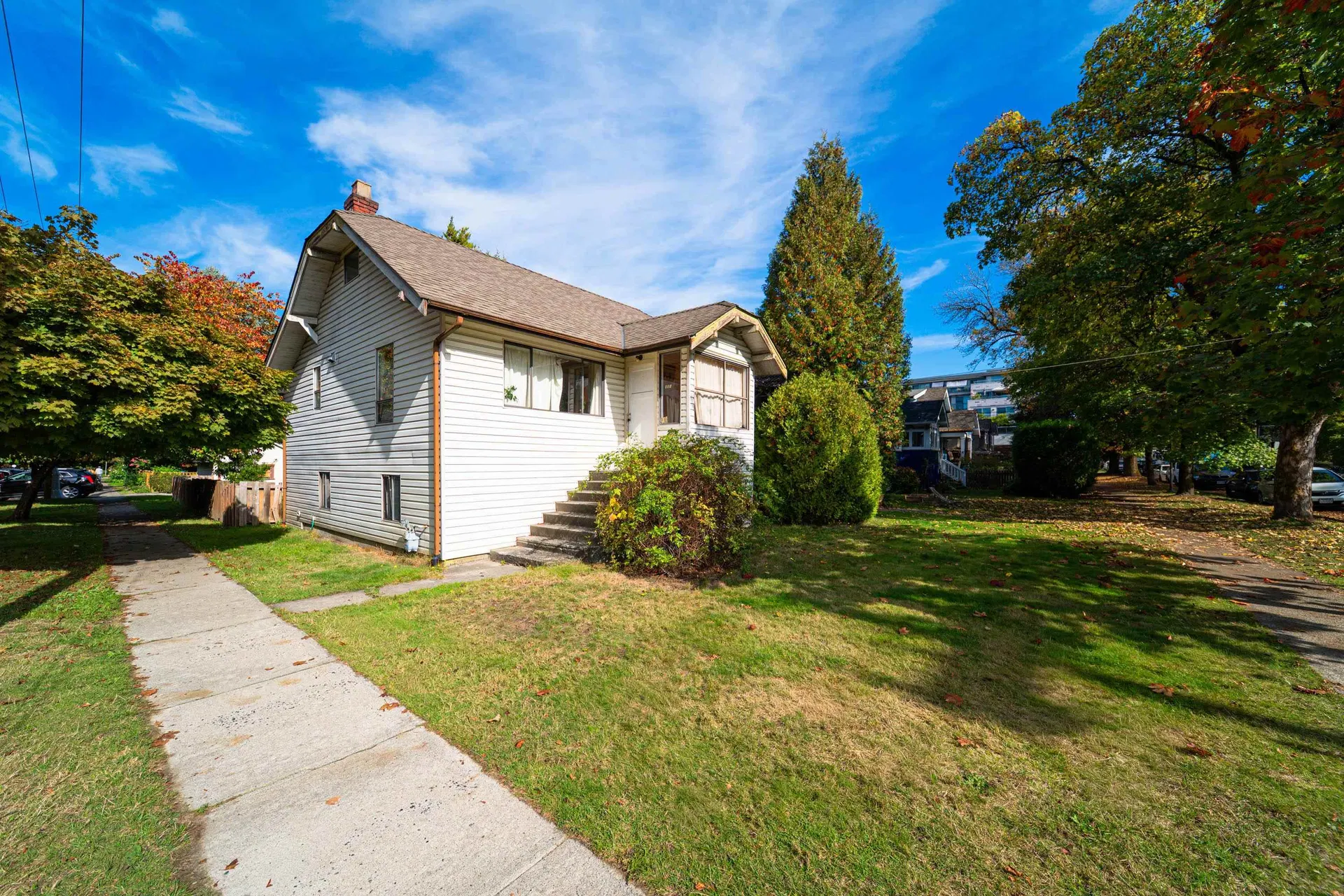 Photo 4 of 21 at 111 E 18th Avenue