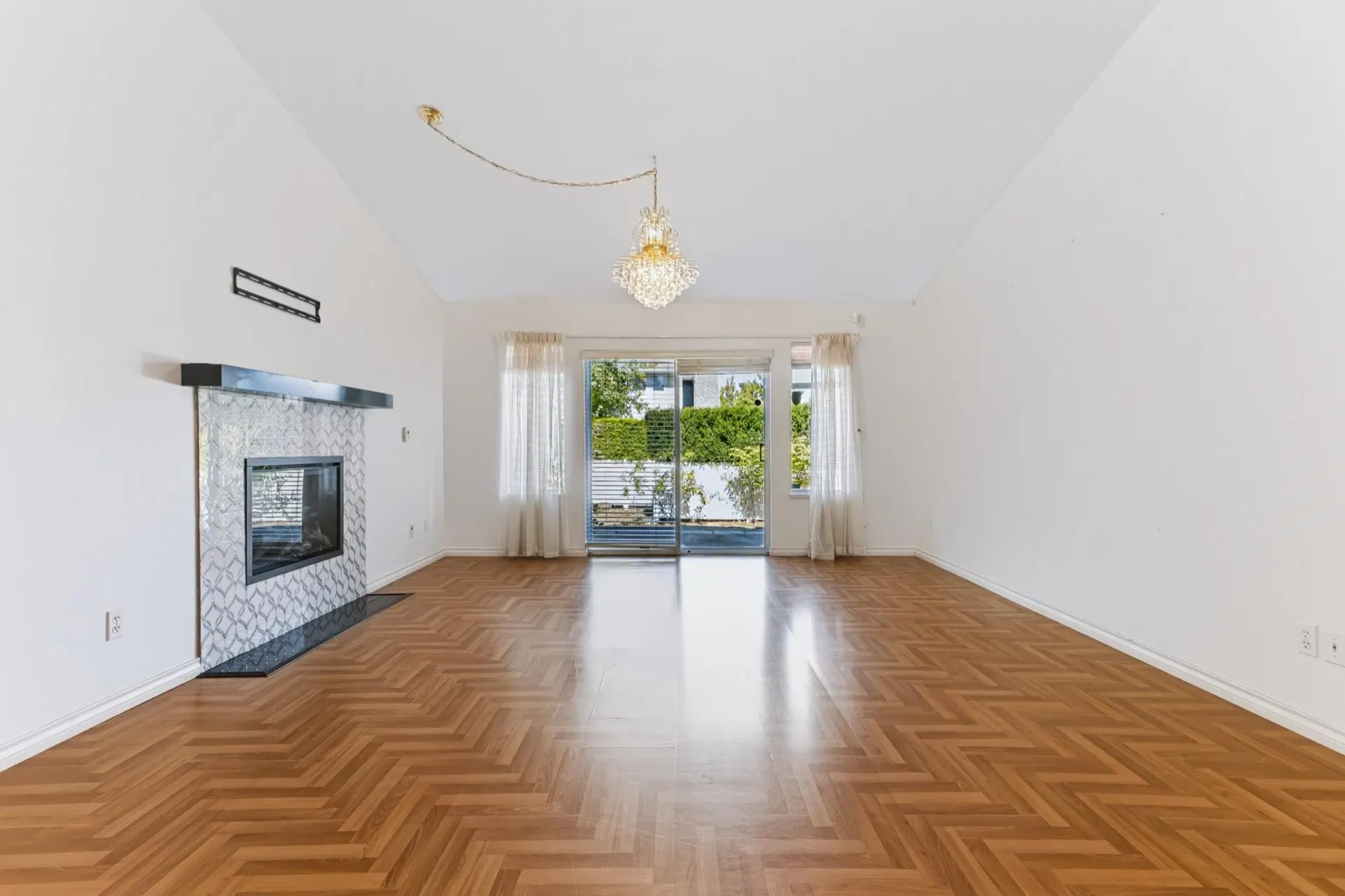 Photo 4 of 39 at #18 – 9208 208 Street