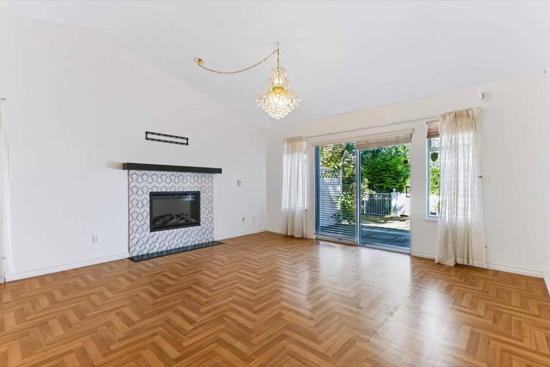 Photo 5 of 39 at #18 – 9208 208 Street