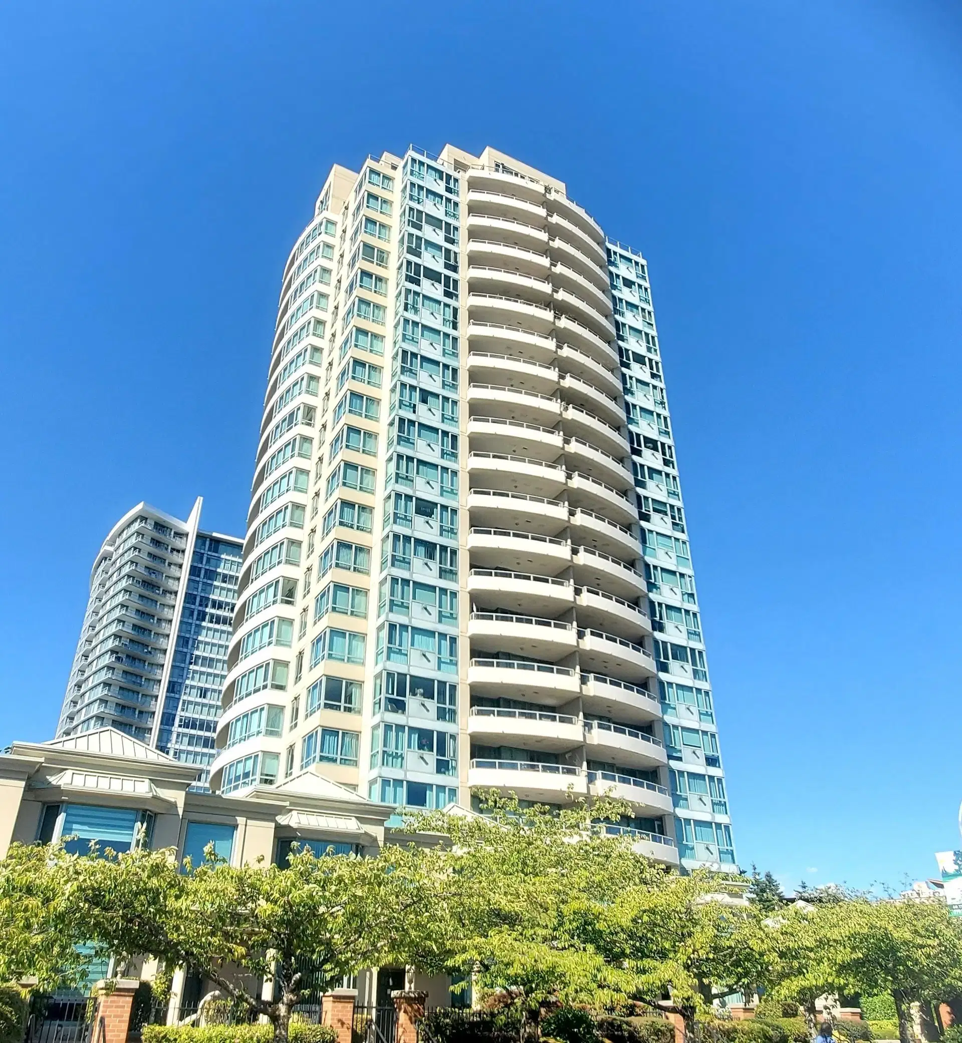 #506 – 6659 Southoaks Crescent