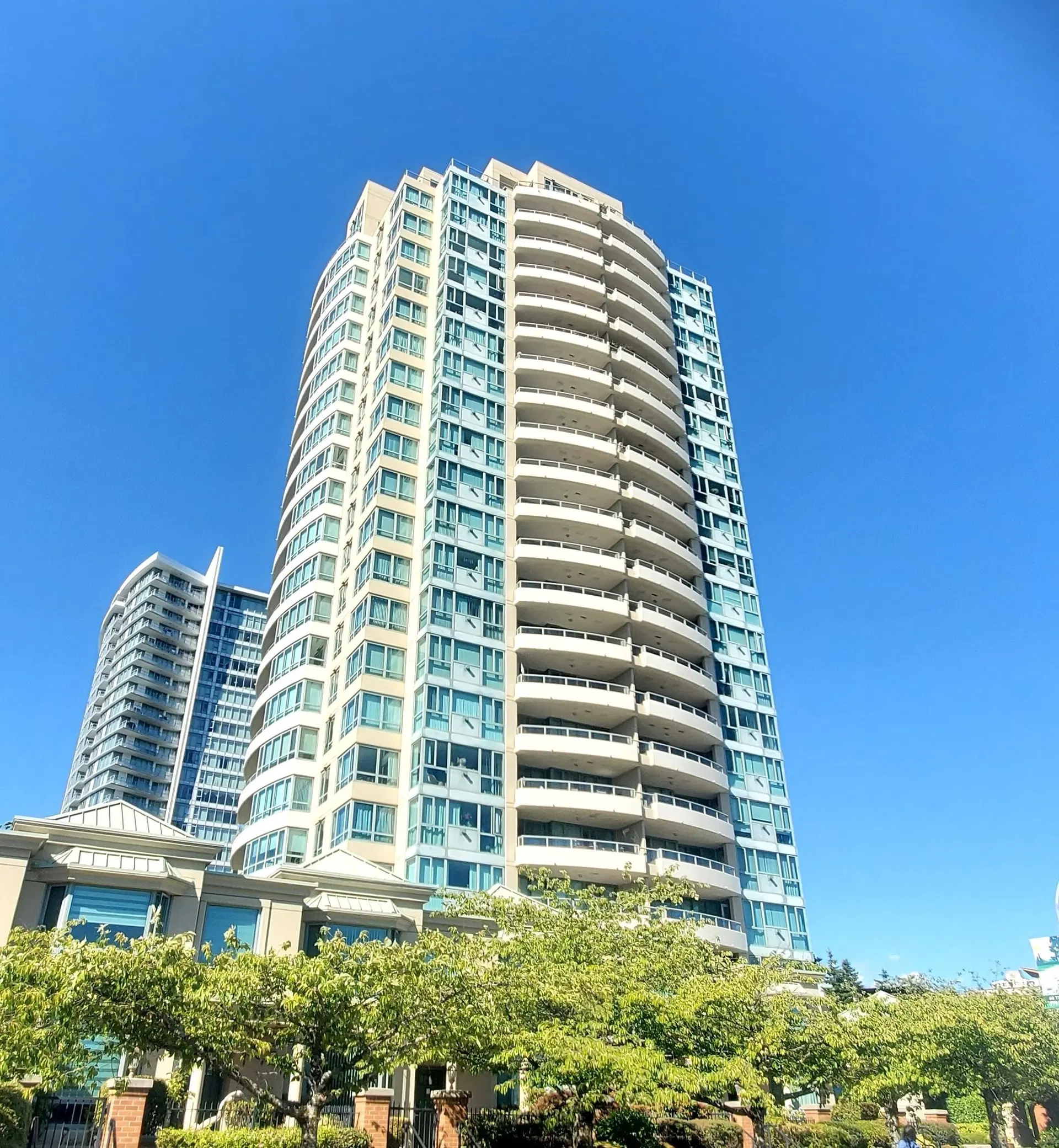 #506 – 6659 Southoaks Crescent