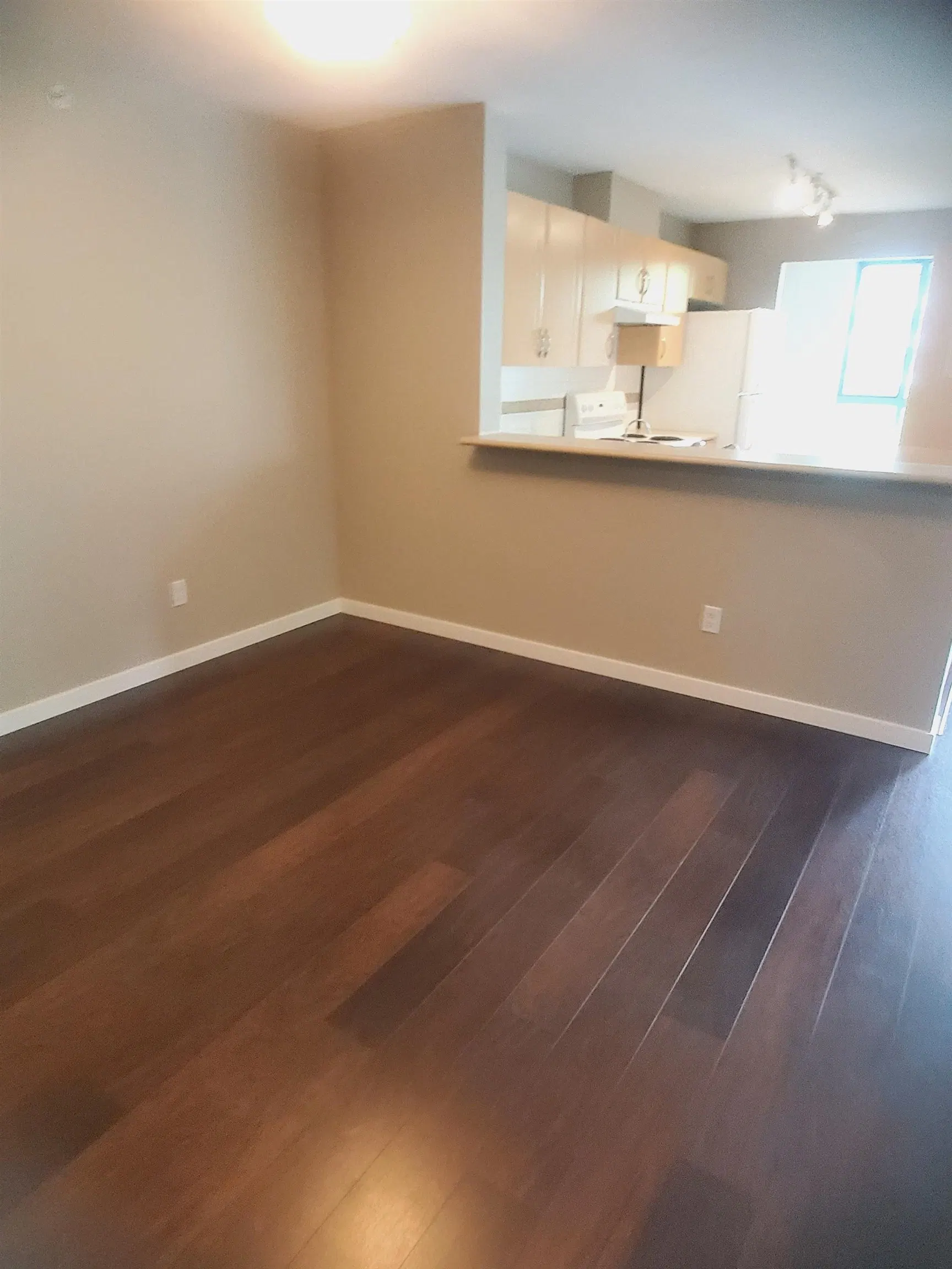 Photo 4 of 24 at #506 – 6659 Southoaks Crescent