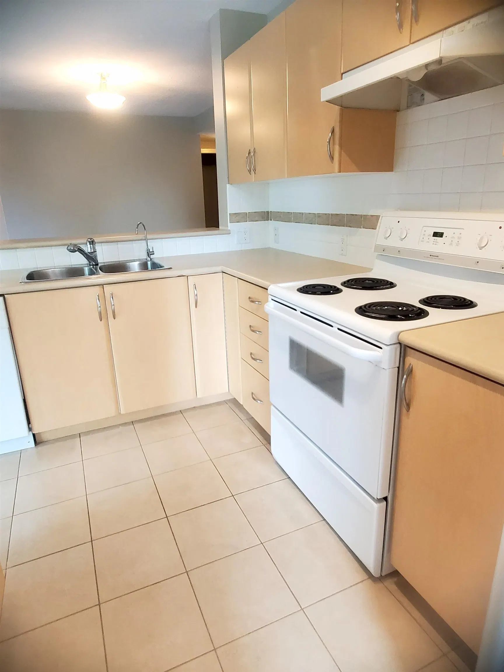 Photo 5 of 24 at #506 – 6659 Southoaks Crescent