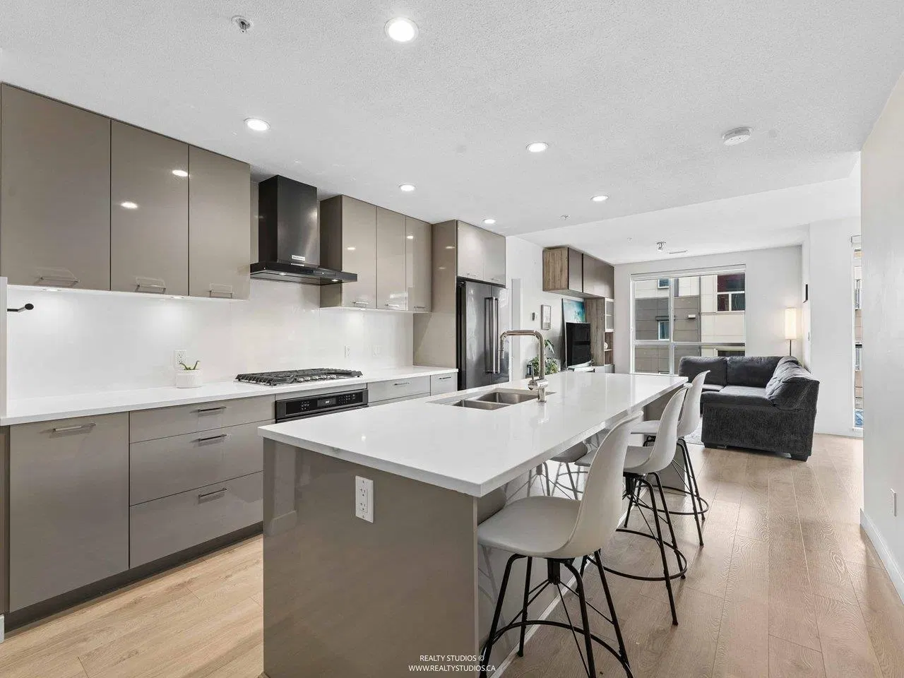 Photo 5 of 28 at #405 – 3581 Ross Drive