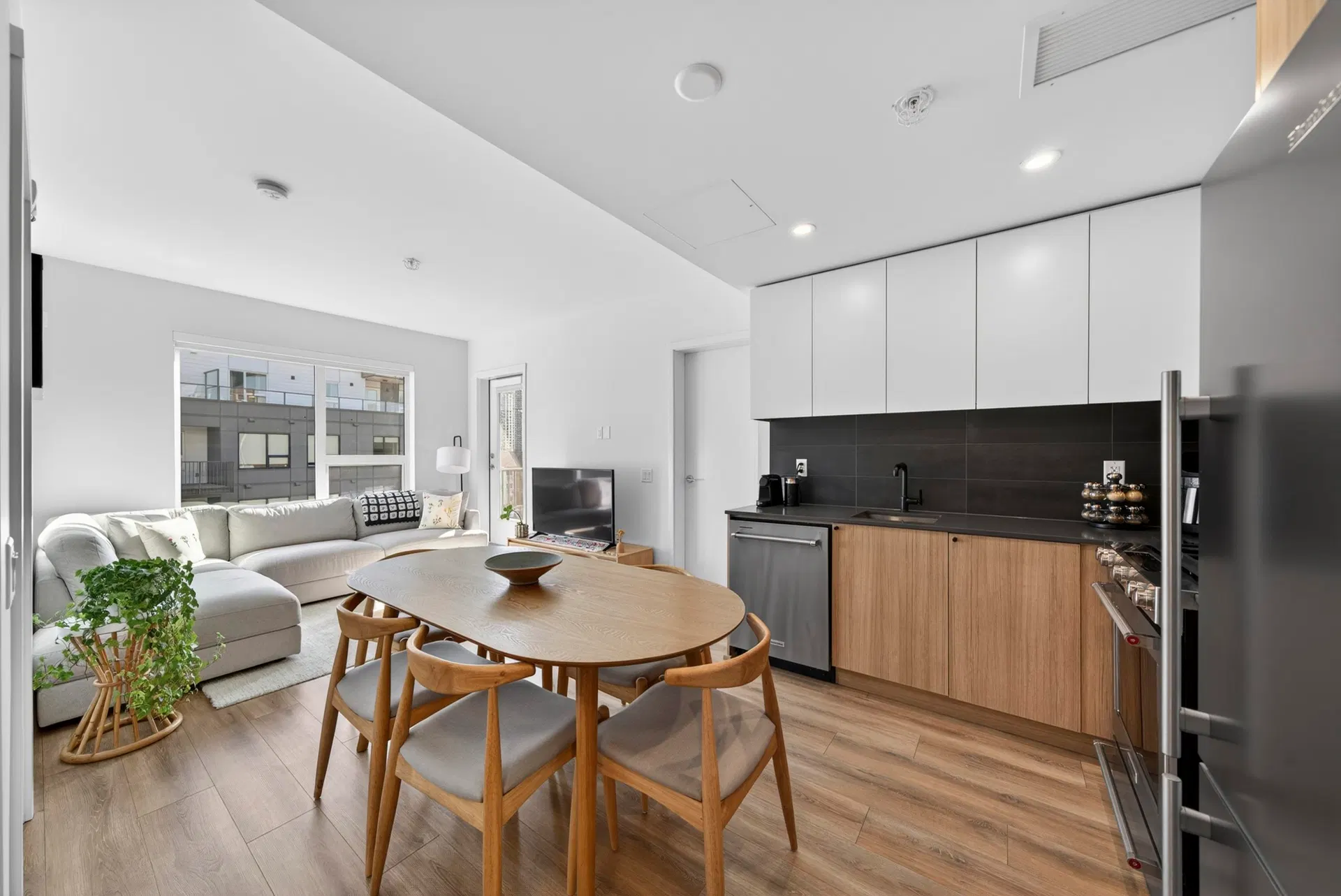 Photo 1 of 33 at #404 – 648 Lea Avenue