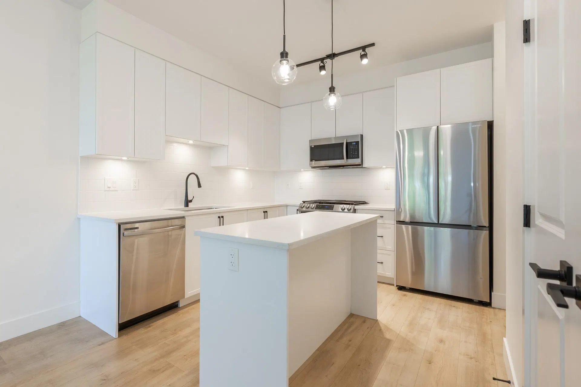 Photo 4 of 39 at #210 – 19935 75a Avenue
