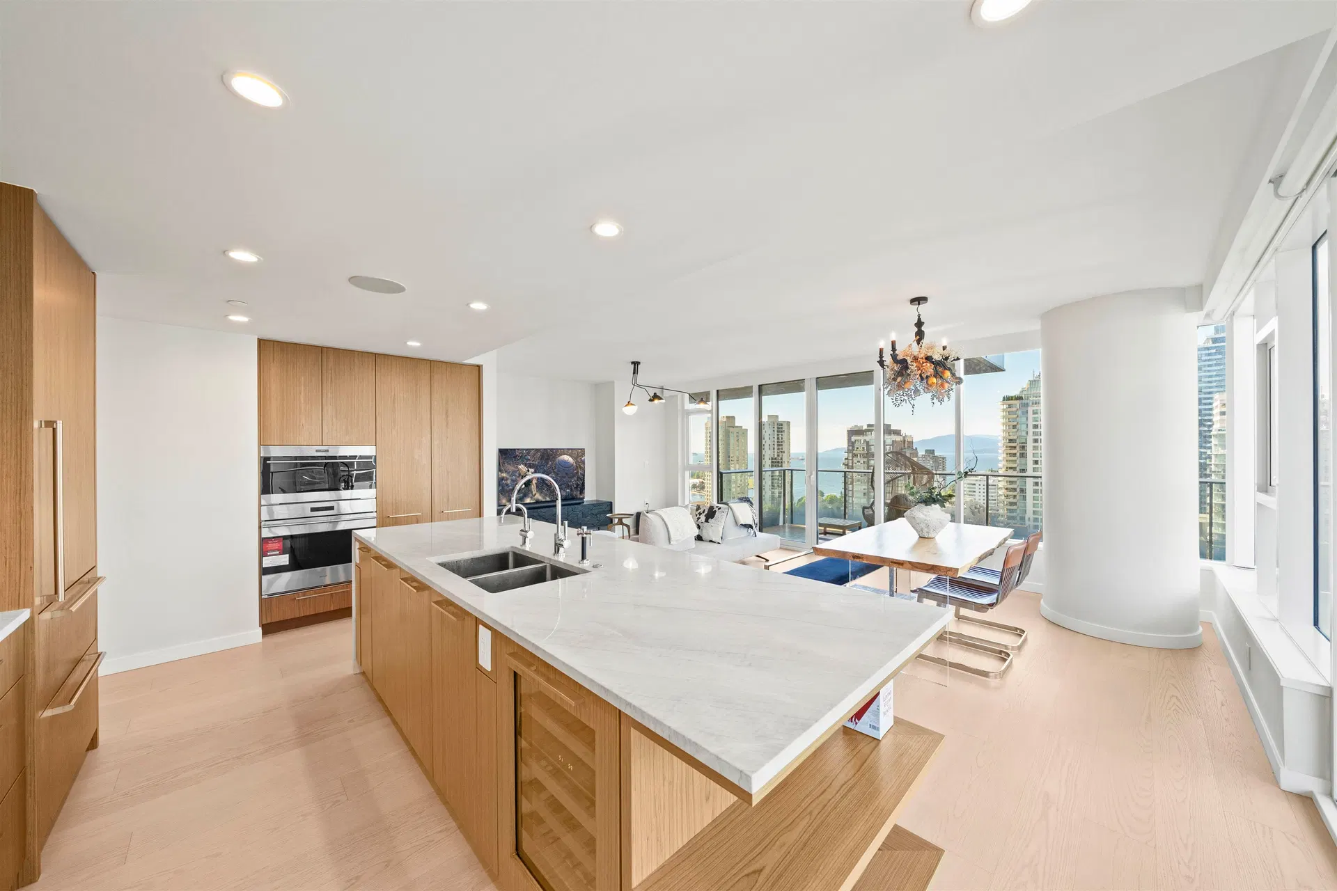 Photo 2 of 39 at #1801 – 1335 Howe Street