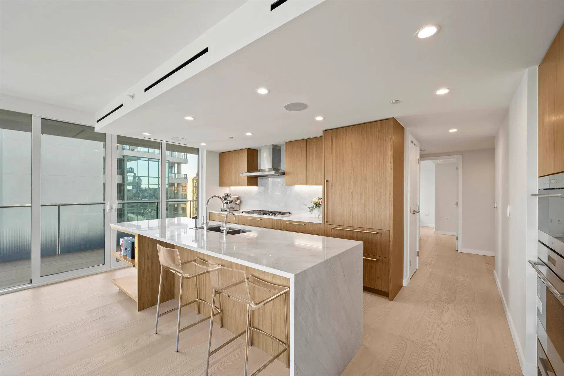Photo 5 of 39 at #1801 – 1335 Howe Street