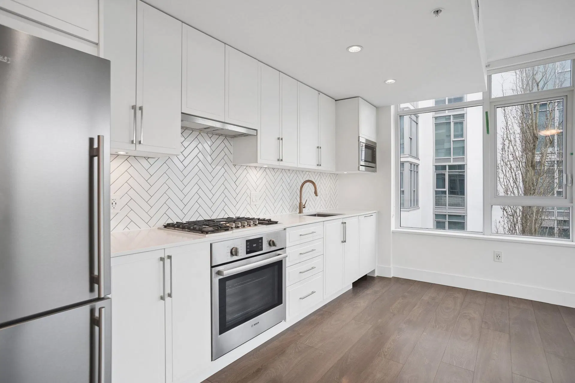 Photo 5 of 33 at #302 – 2455 Kingsway
