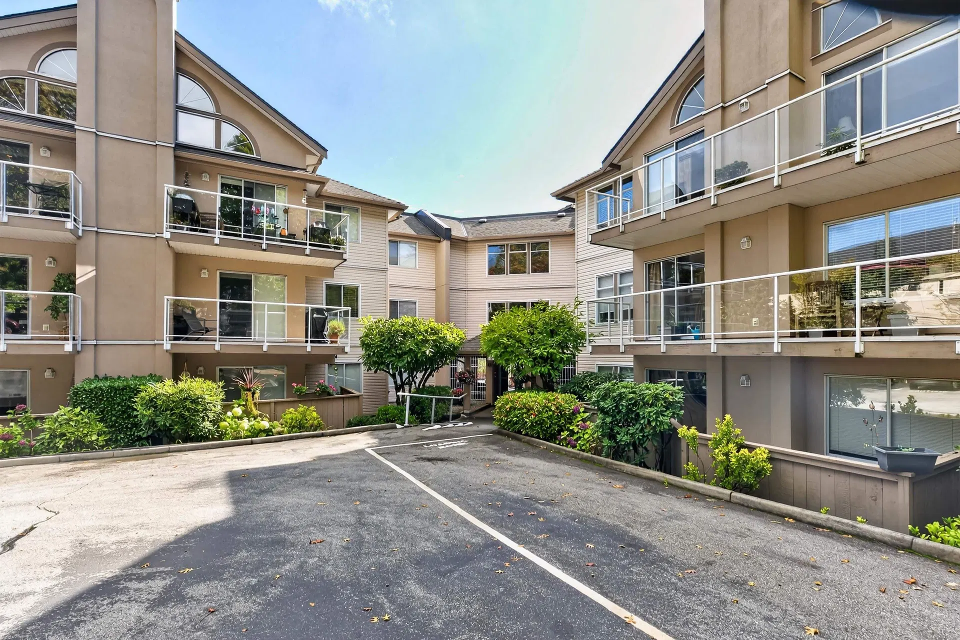 Photo 2 of 40 at #101 – 455 Bromley Street