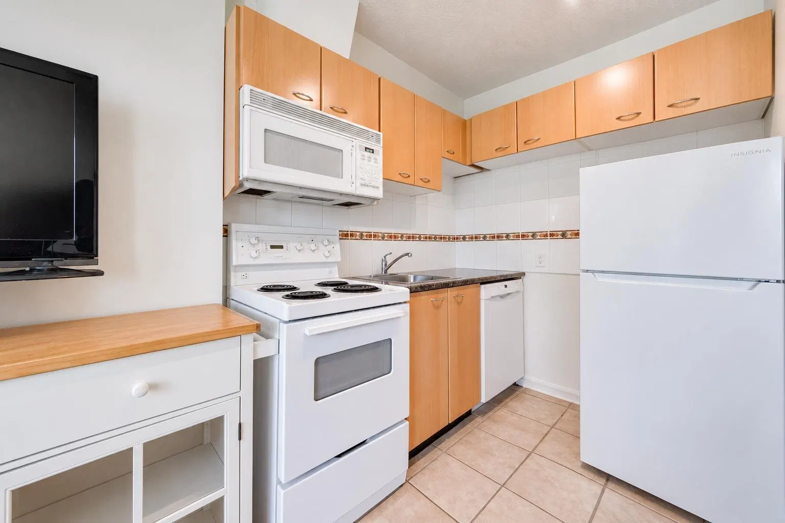 Photo 3 of 26 at #403 – 1367 Alberni Street