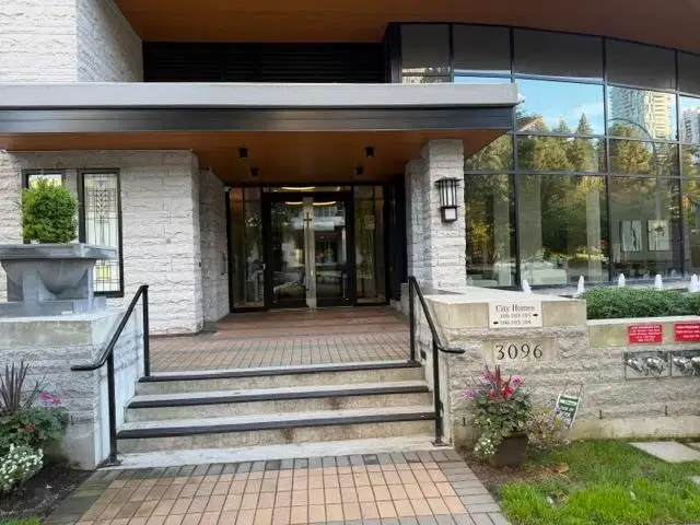#1505 – 3096 Windsor Gate