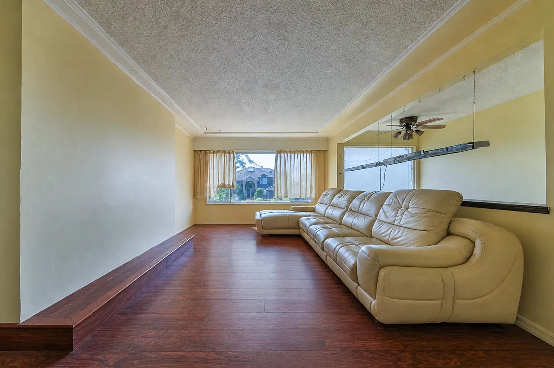 Photo 2 of 20 at 10671 Aintree Crescent