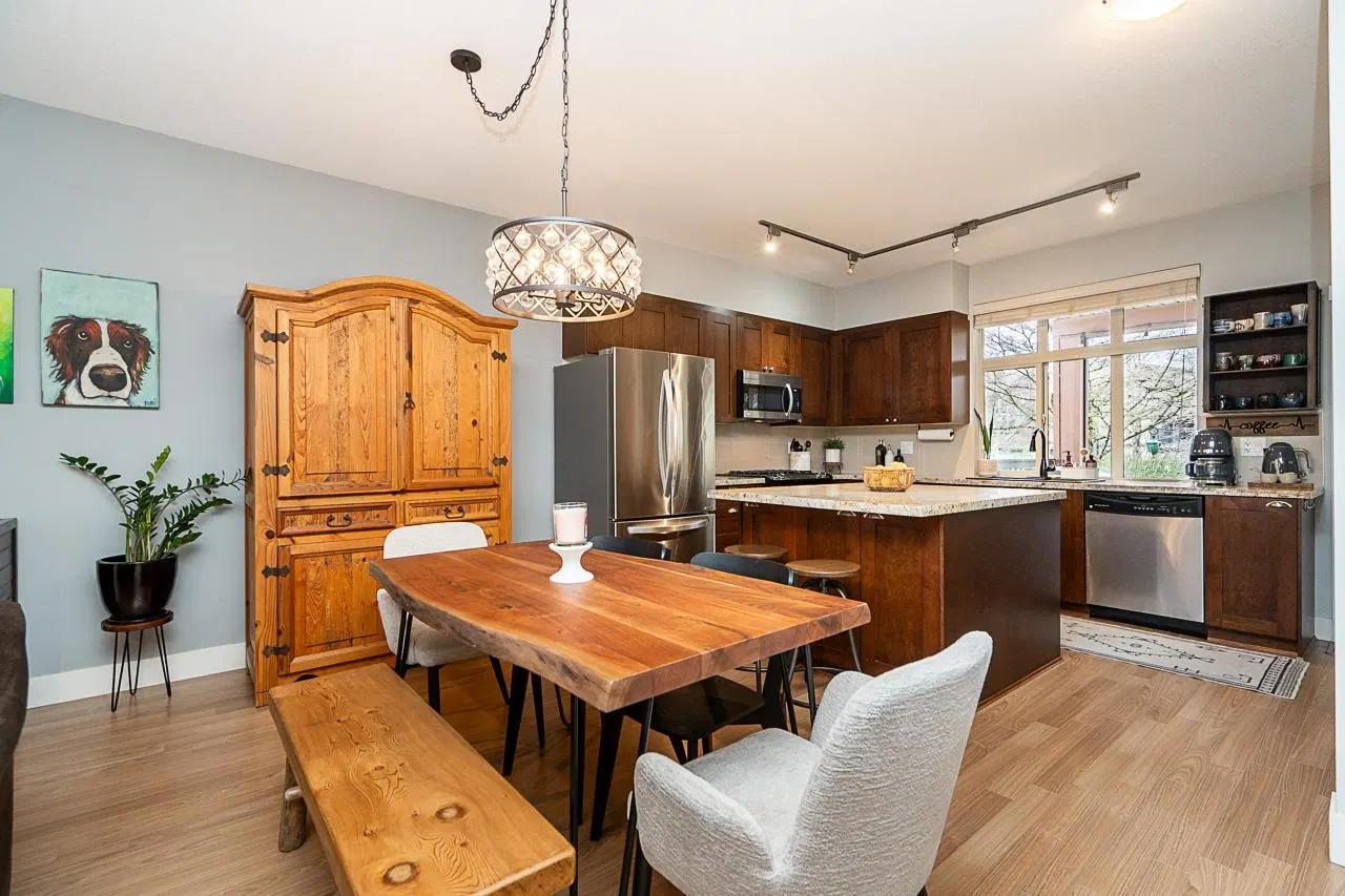 Photo 4 of 39 at #7 – 19479 65 Avenue