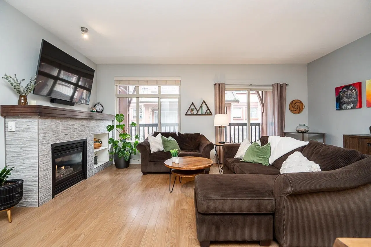 Photo 5 of 39 at #7 – 19479 65 Avenue