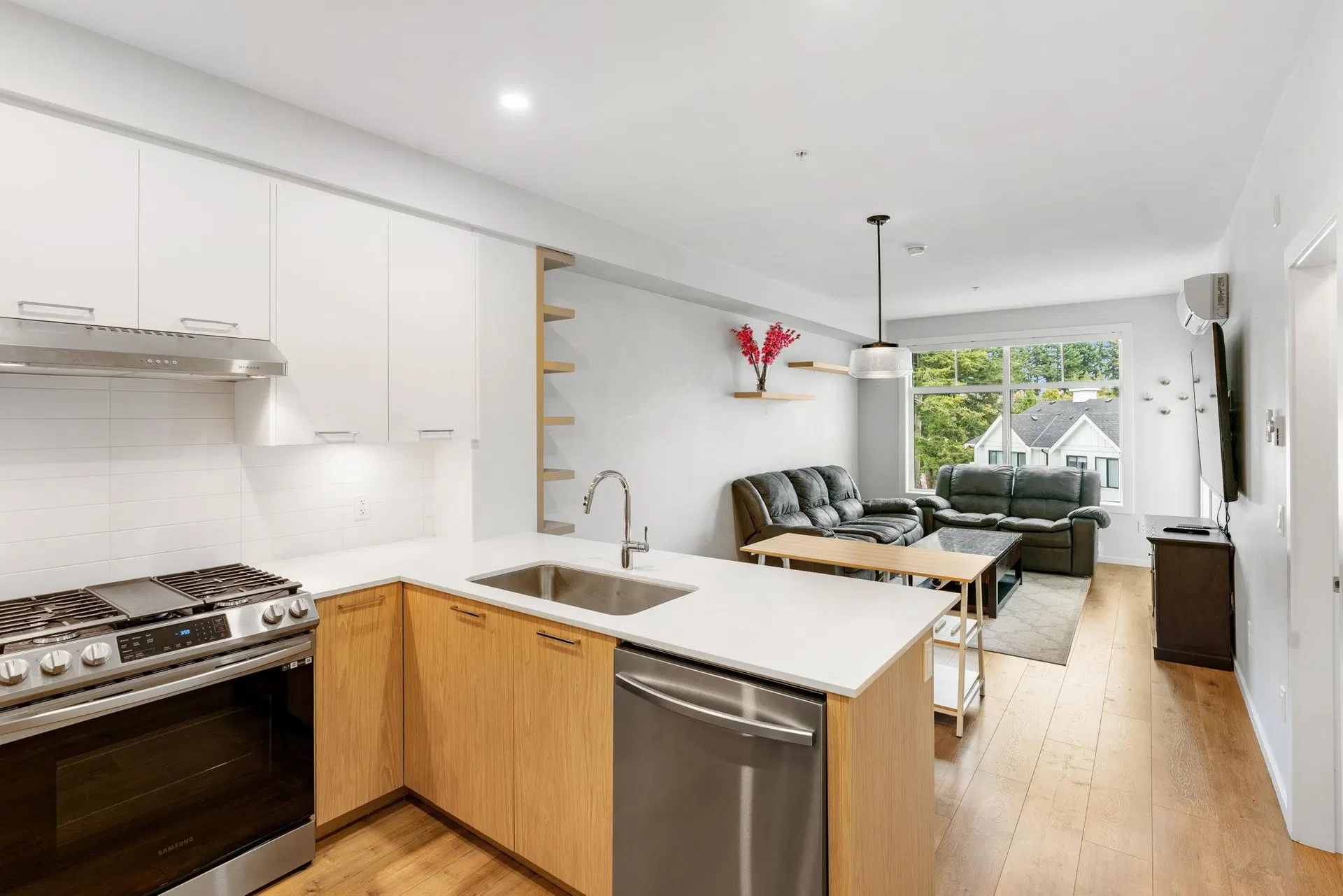 Photo 2 of 40 at #509 – 3317 148 Street