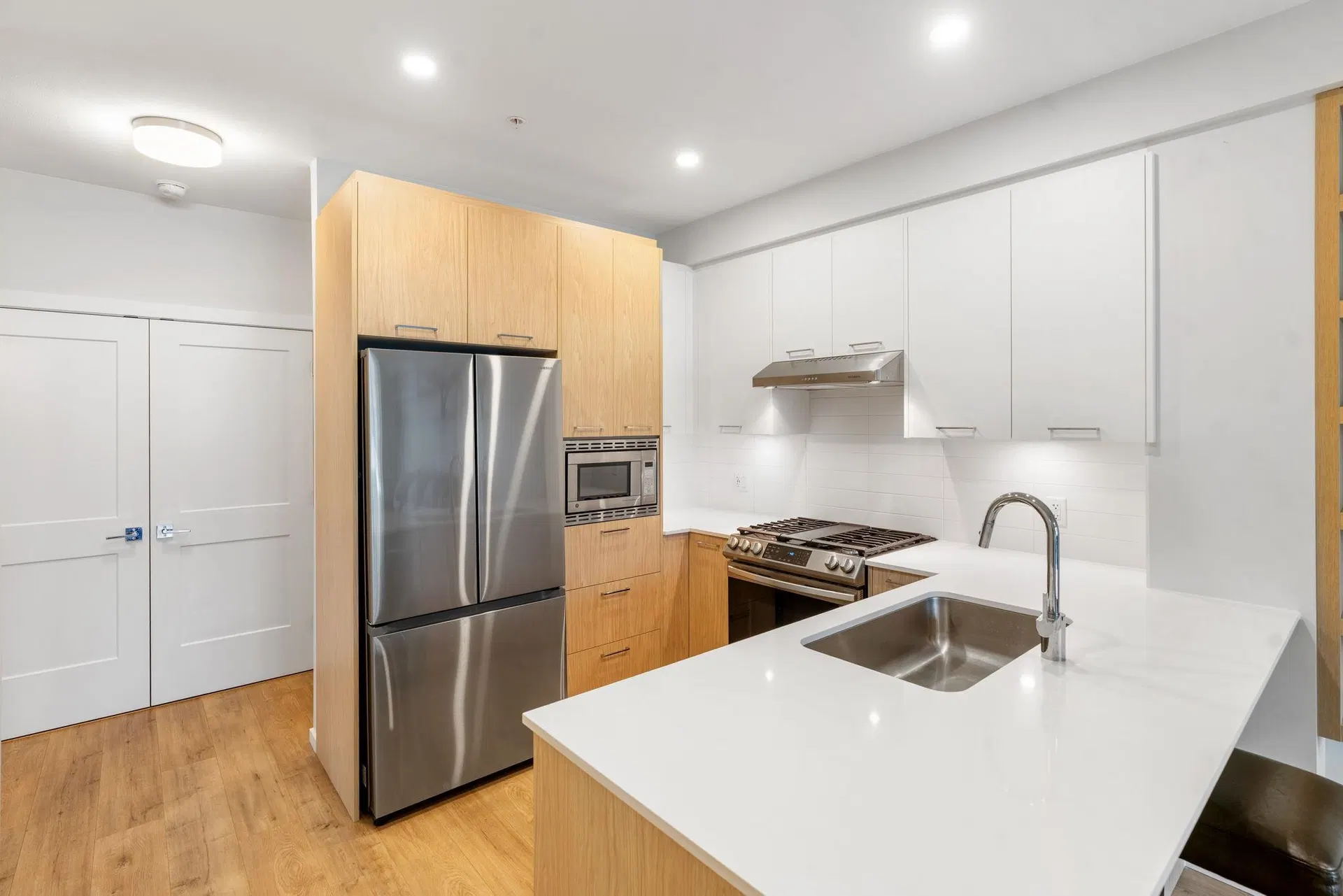 Photo 3 of 40 at #509 – 3317 148 Street