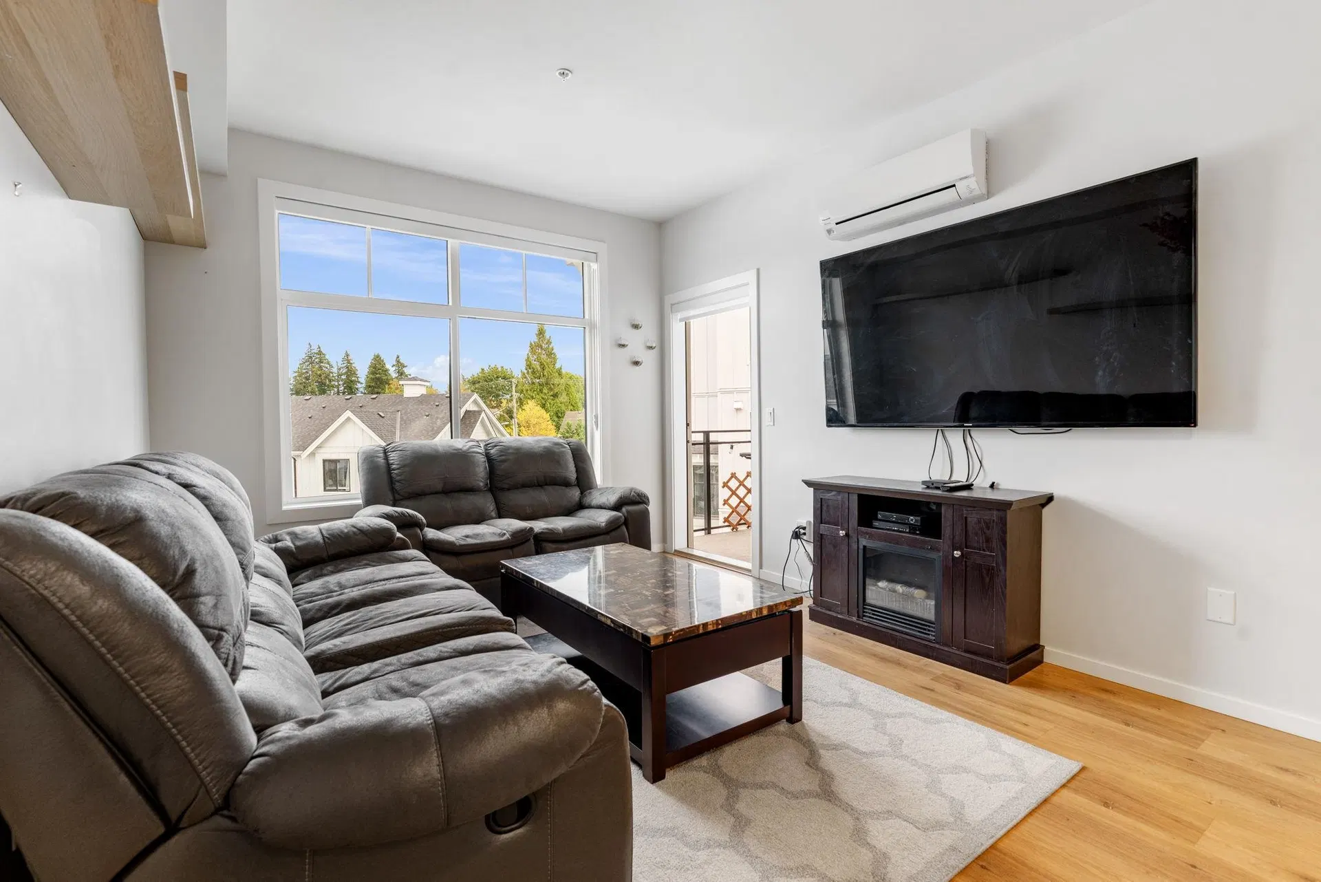 Photo 5 of 40 at #509 – 3317 148 Street