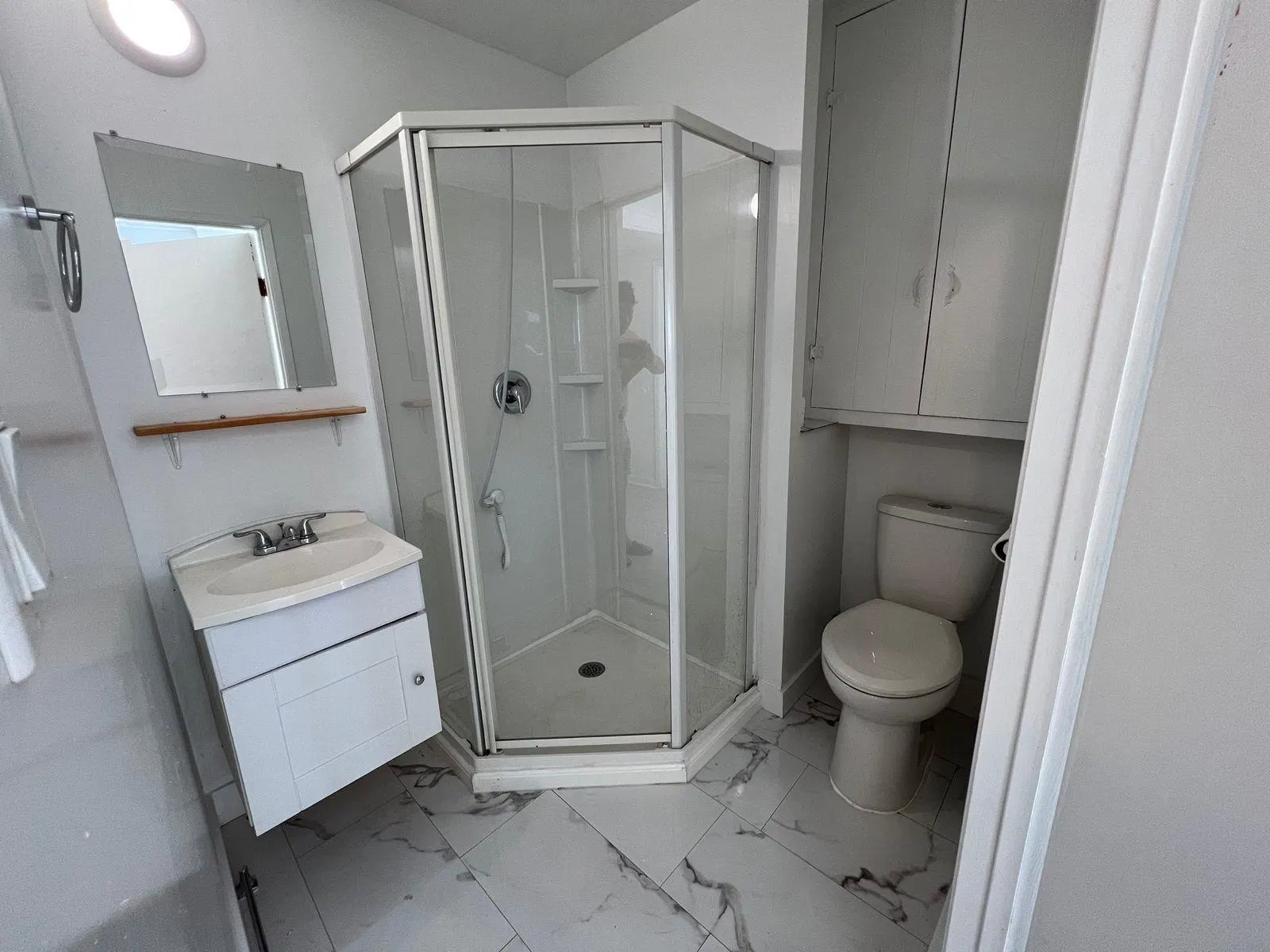 Photo 5 of 18 at 560 Springer Avenue