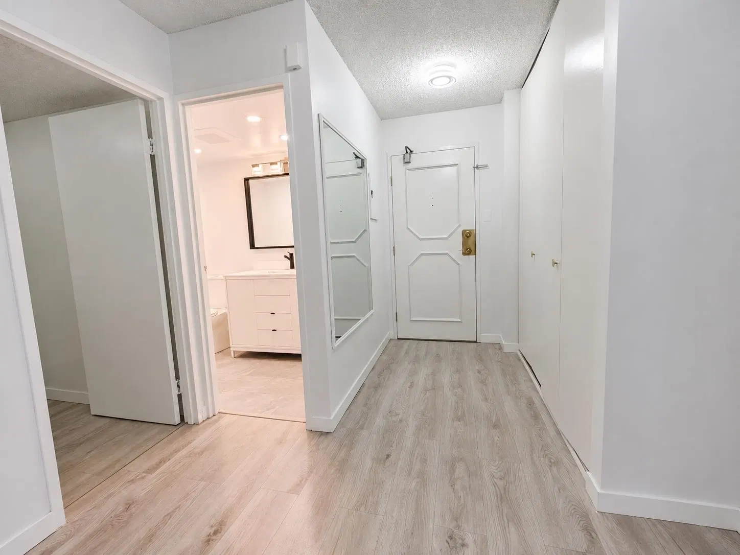 Photo 3 of 27 at #409 – 2024 W Fullerton Avenue