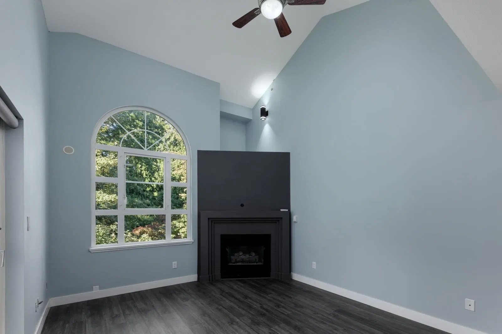 Photo 5 of 22 at #310 – 2231 Welcher Avenue