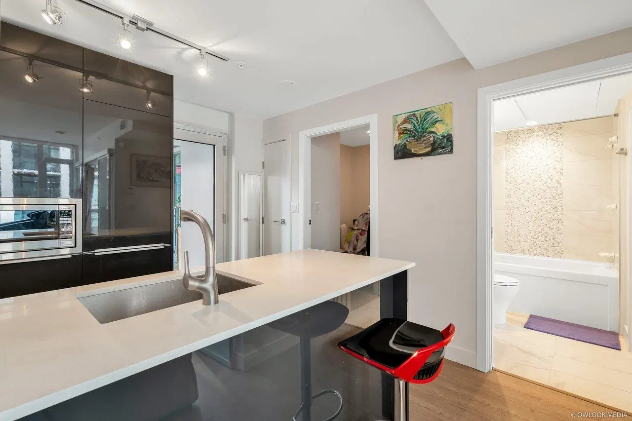 Photo 5 of 18 at #502 – 1283 Howe Street