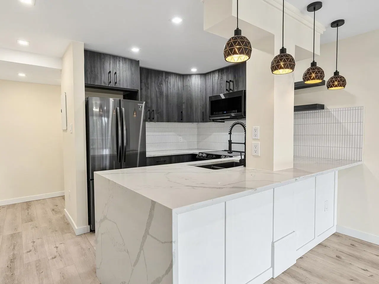 Photo 2 of 25 at #901 – 6595 Willingdon Avenue
