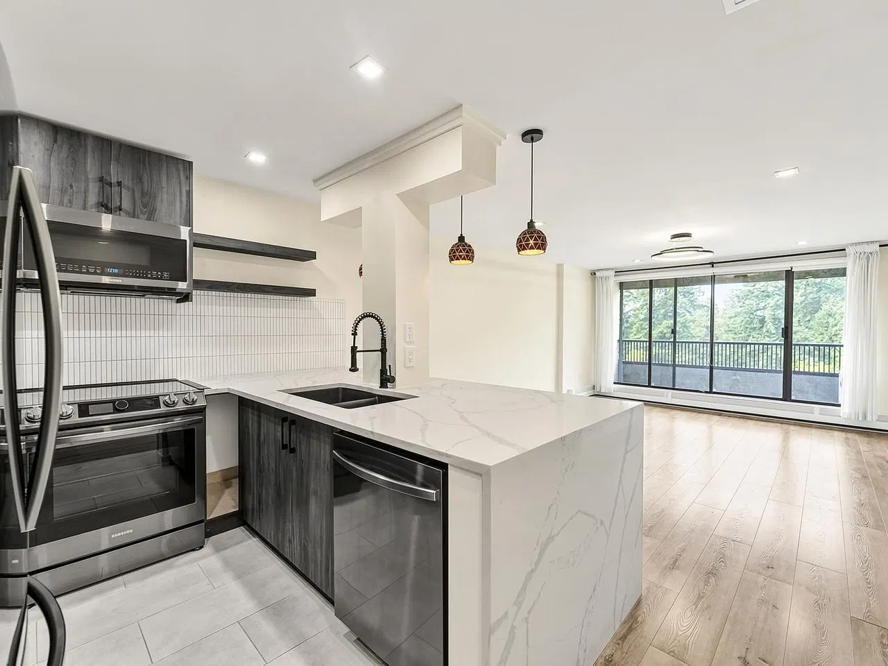 Photo 3 of 25 at #901 – 6595 Willingdon Avenue
