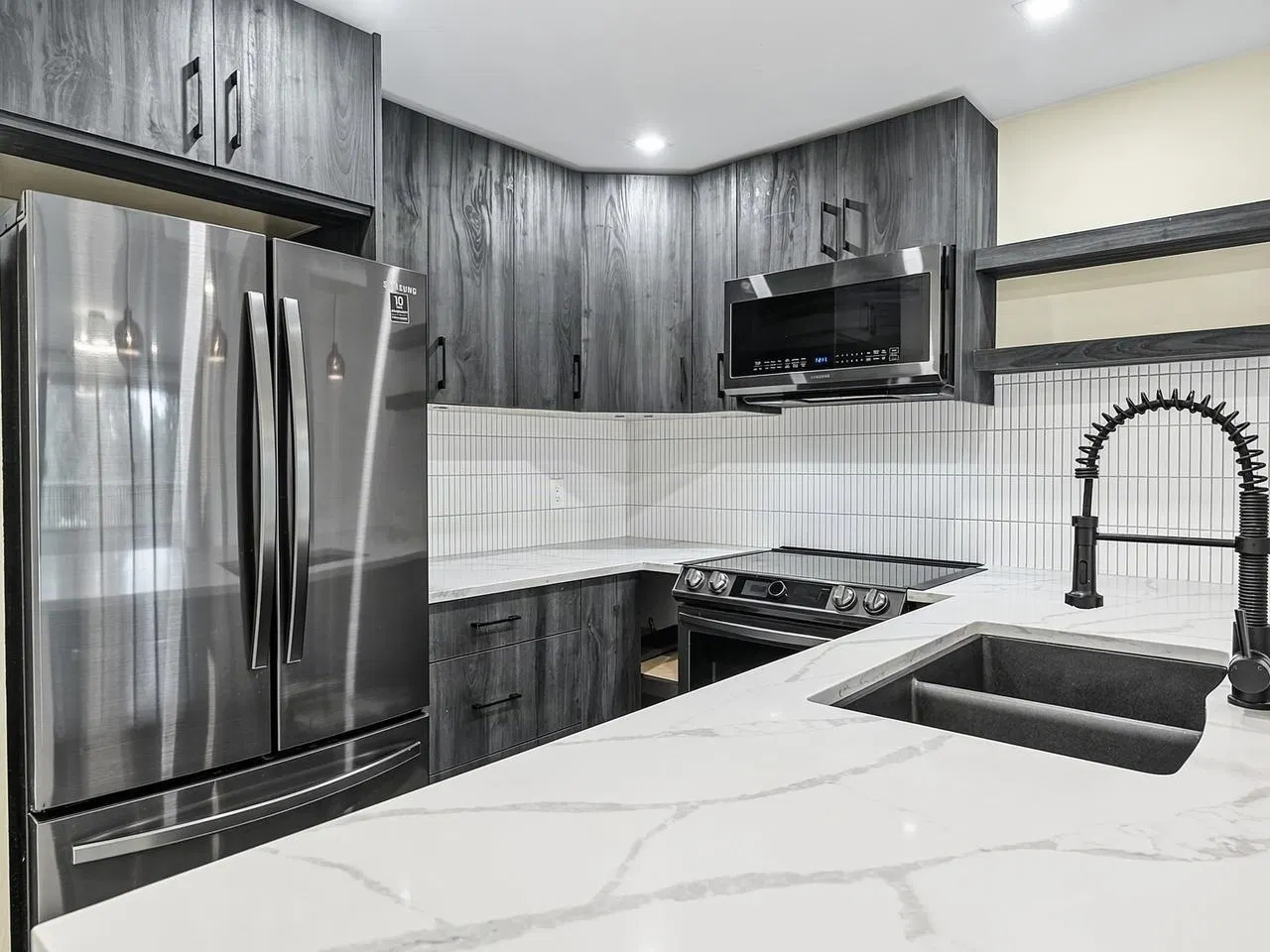 Photo 4 of 25 at #901 – 6595 Willingdon Avenue
