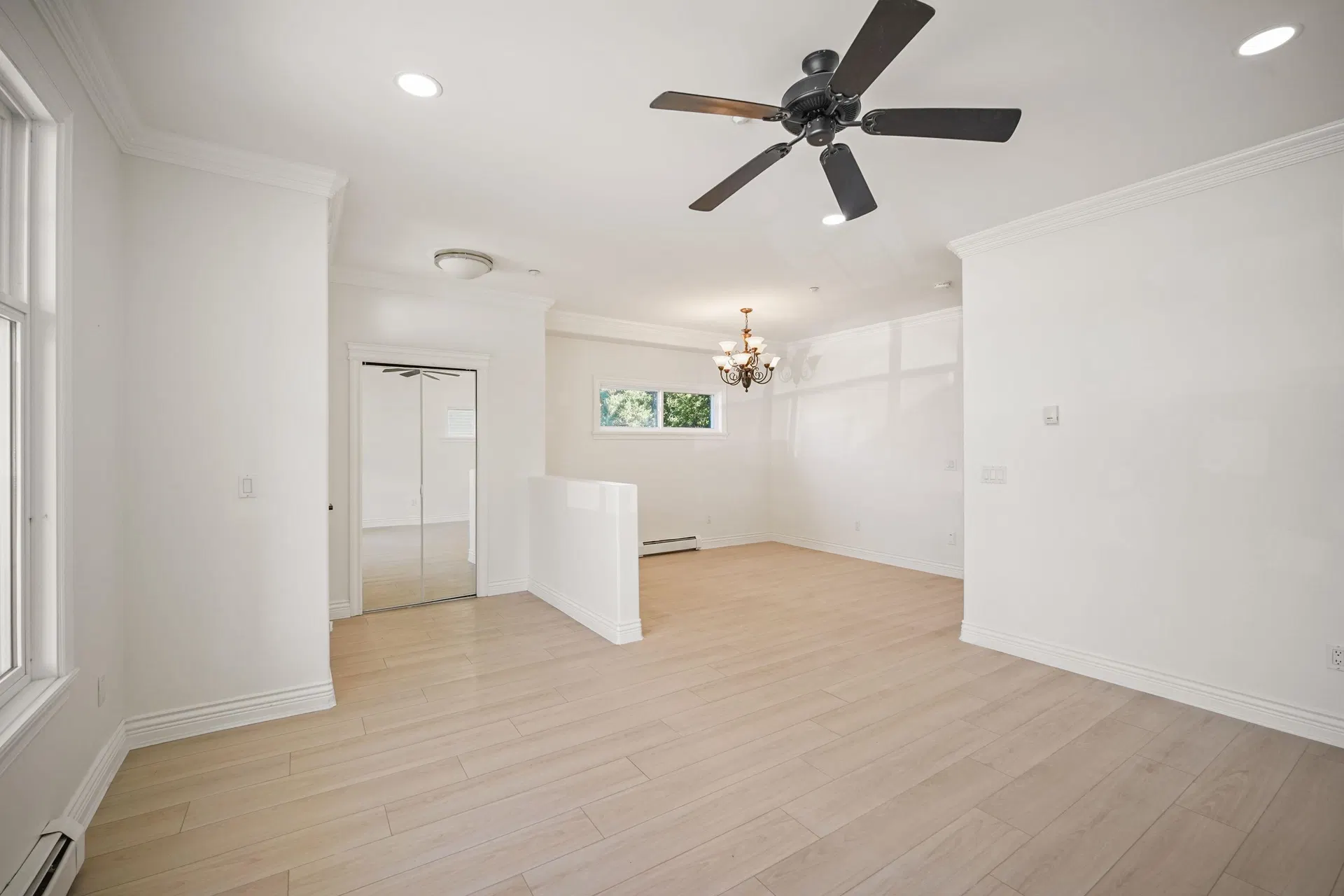 Photo 3 of 35 at 15554 Russell Avenue