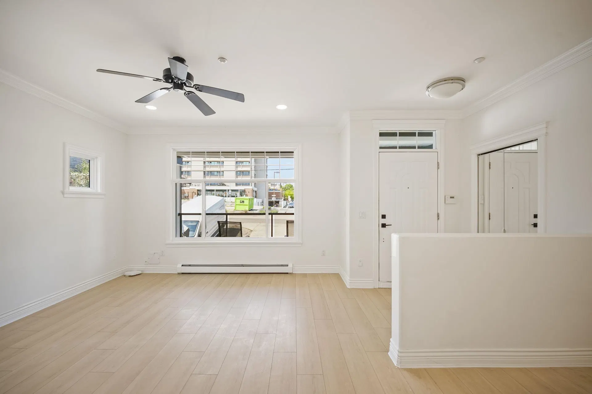 Photo 5 of 35 at 15554 Russell Avenue