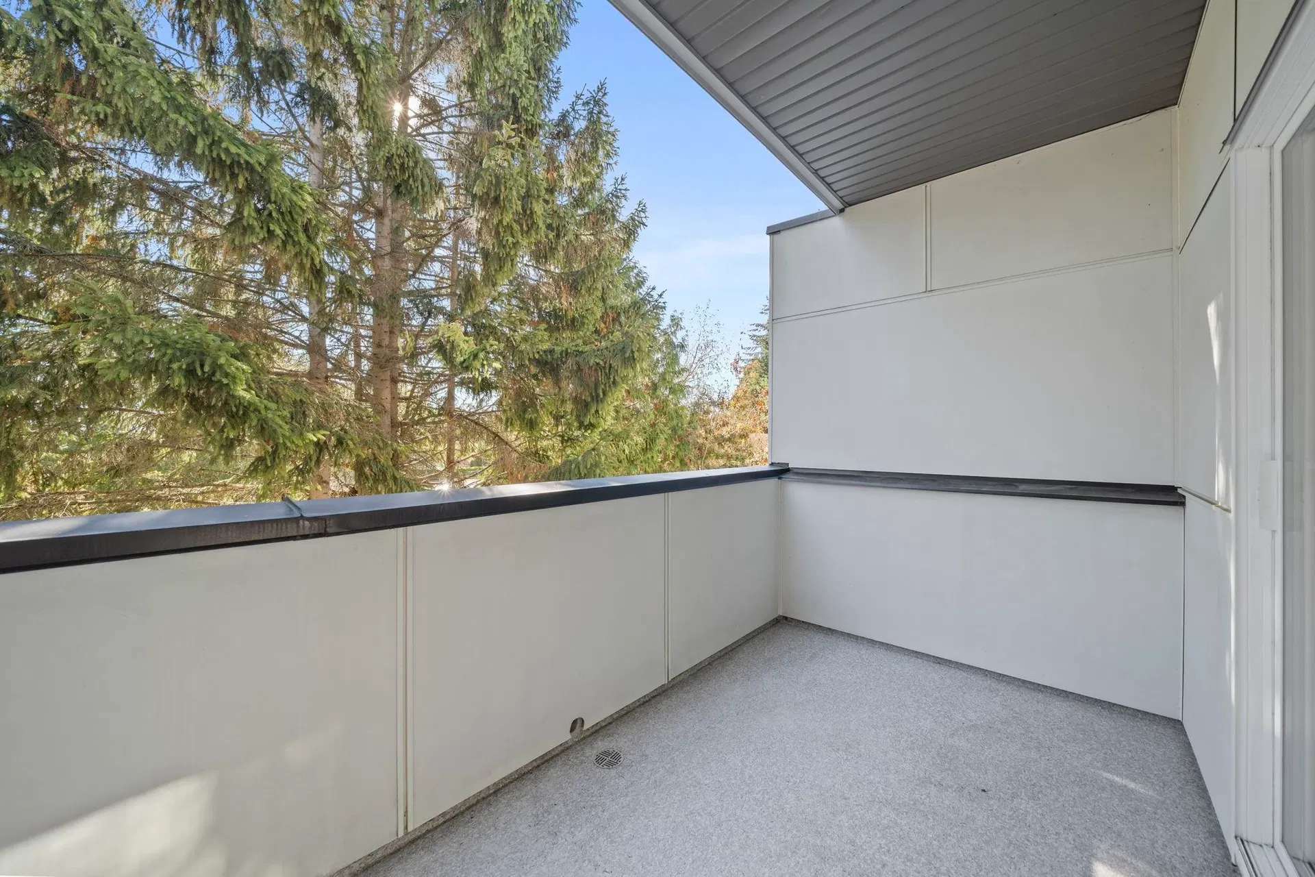 Photo 4 of 29 at #11 – 1670 160 Street