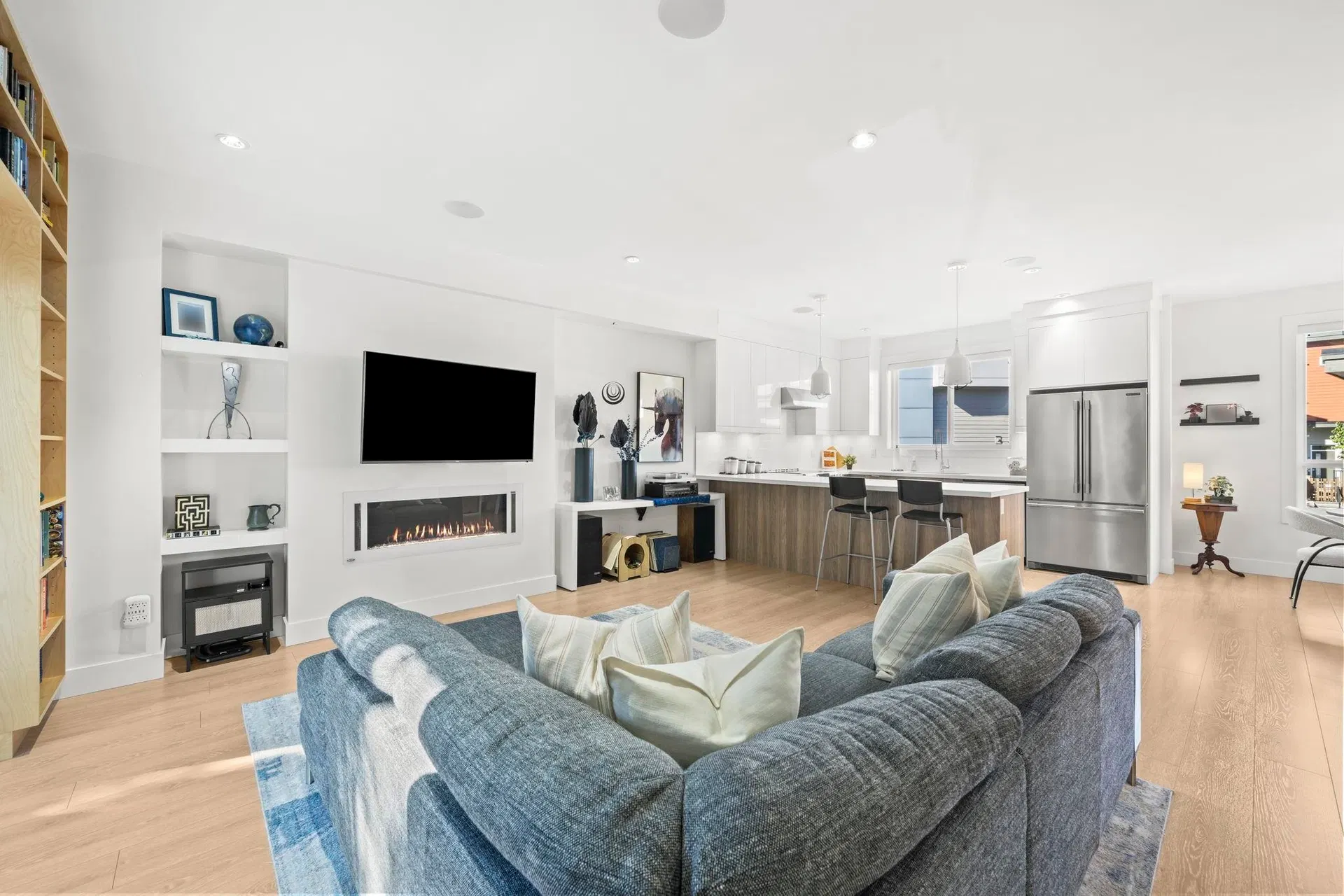 Photo 5 of 29 at #11 – 1670 160 Street