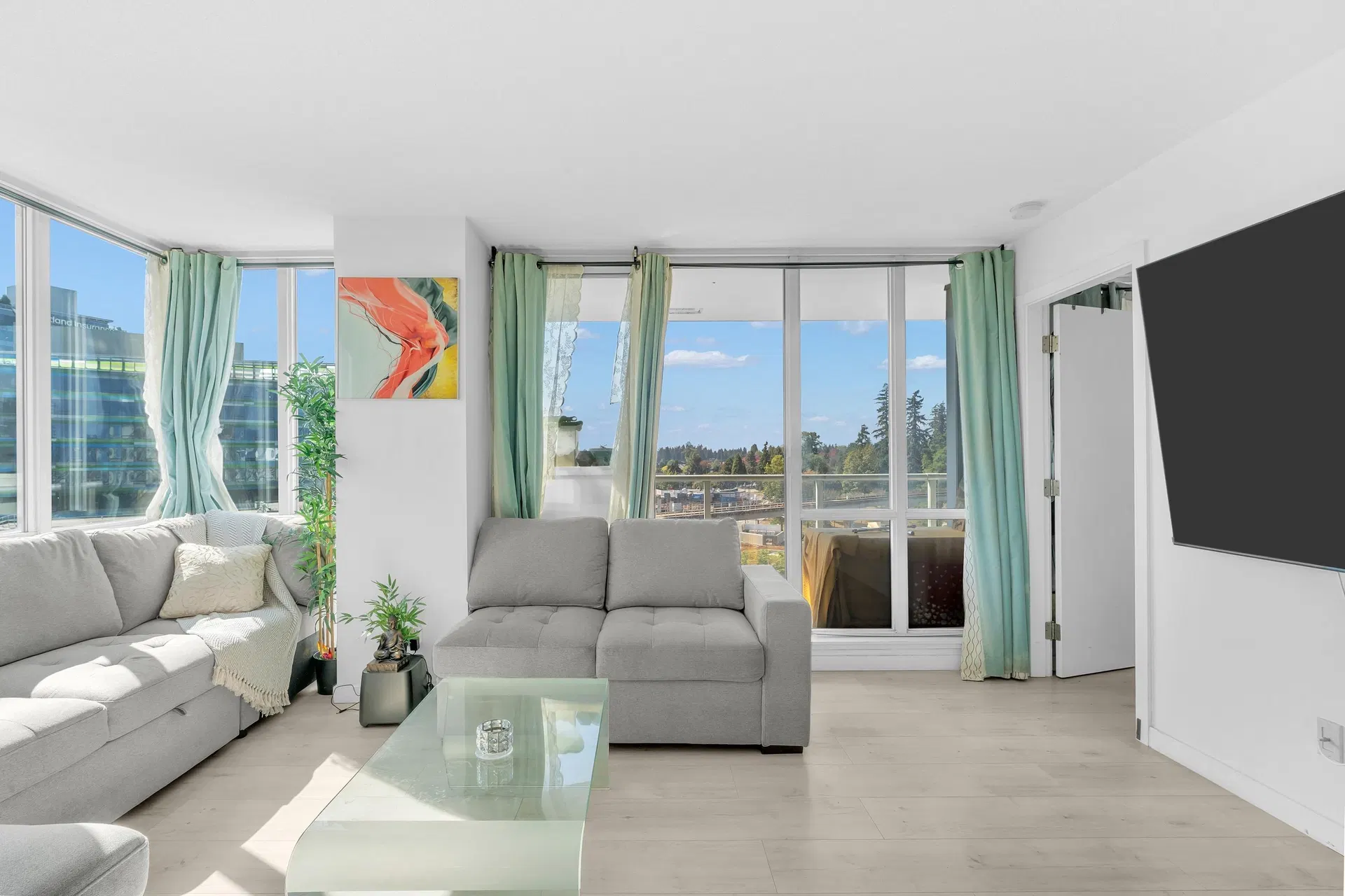 Photo 4 of 35 at #807 – 9981 Whalley Boulevard