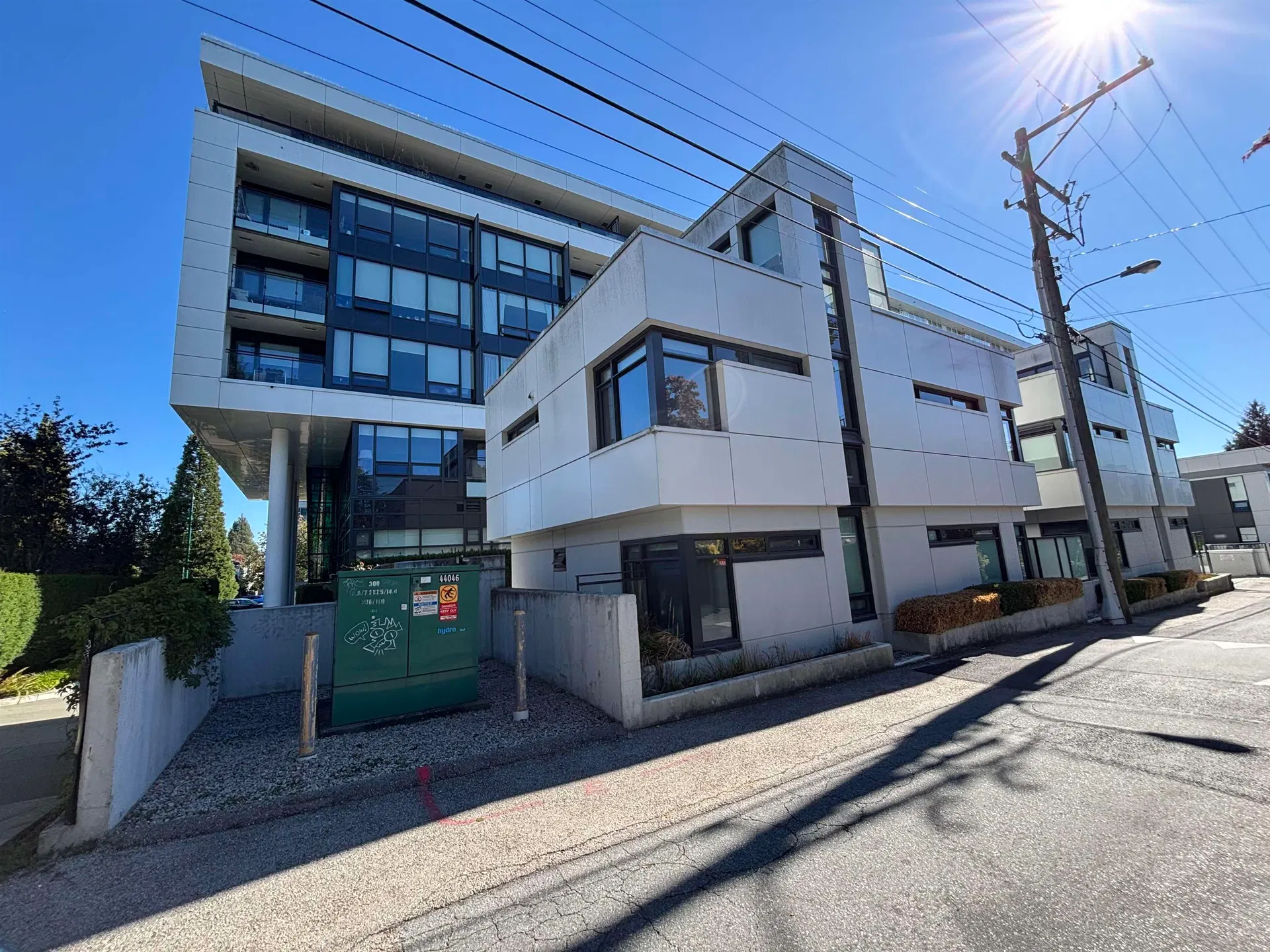 Photo 2 of 14 at 6303 Cambie Street