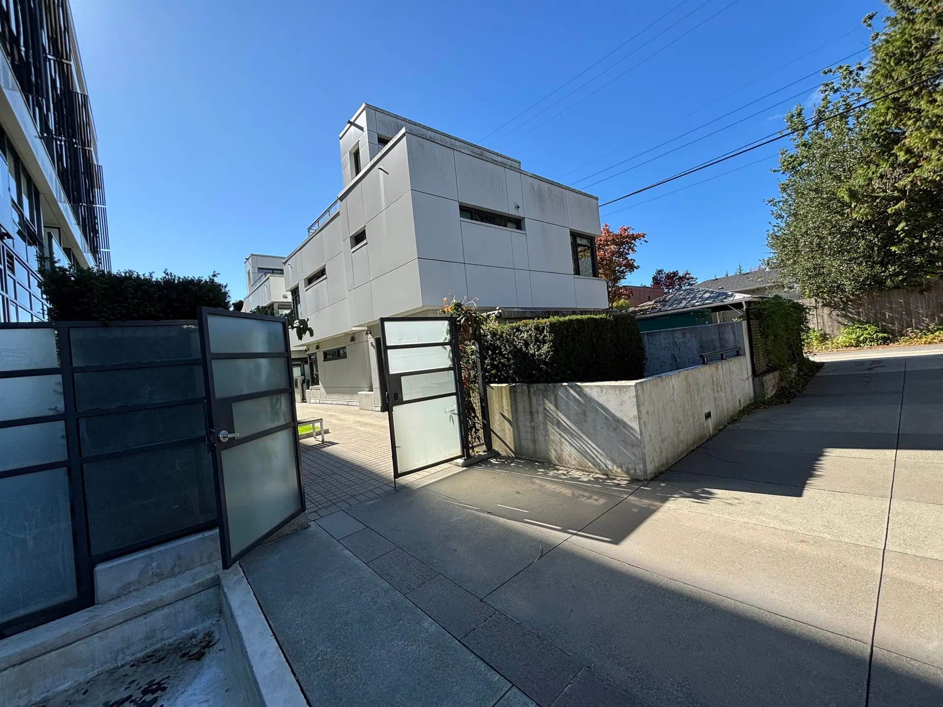 Photo 4 of 14 at 6303 Cambie Street