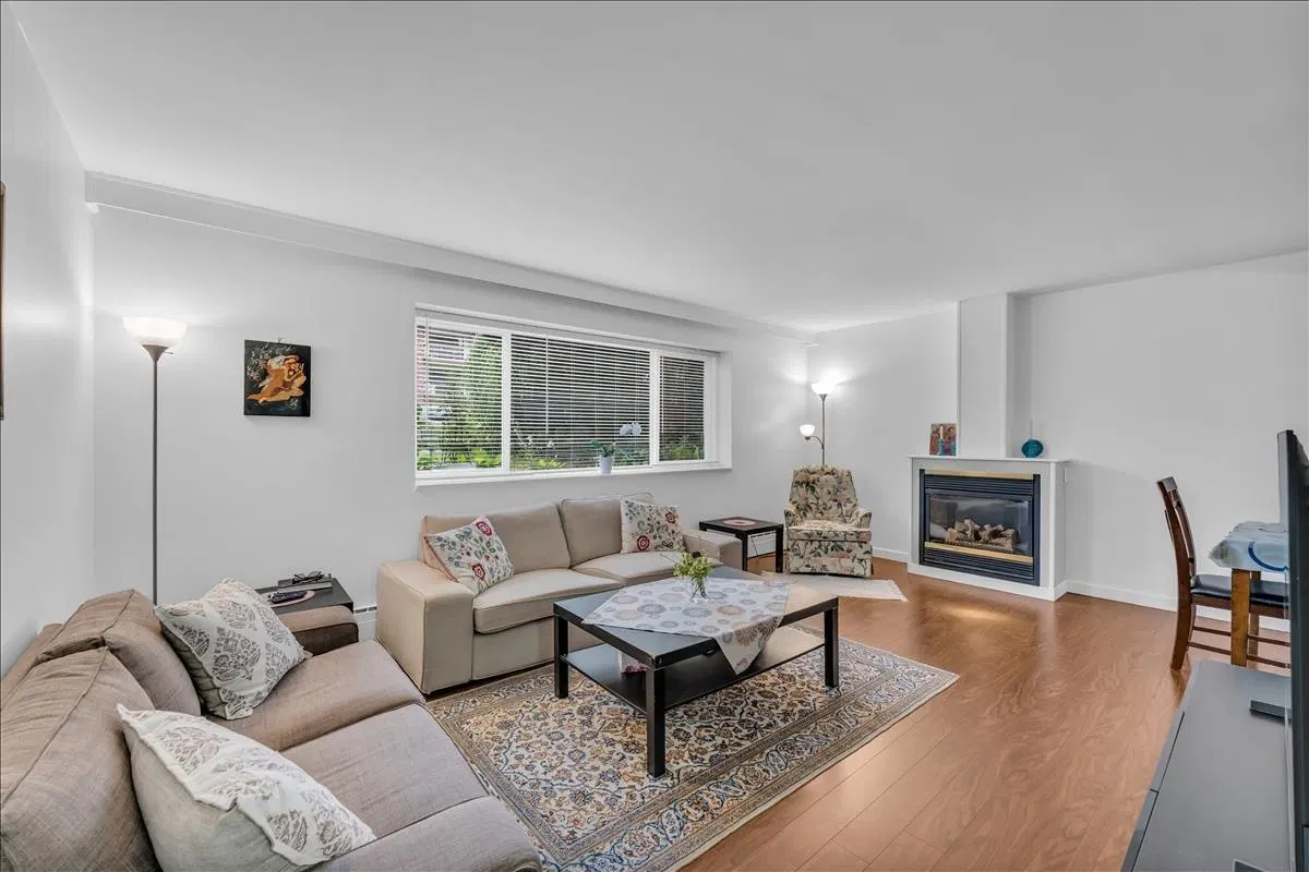 Photo 3 of 17 at #1 – 1420 Chesterfield Avenue