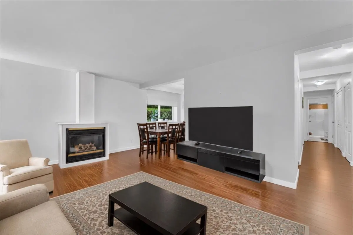 Photo 4 of 17 at #1 – 1420 Chesterfield Avenue