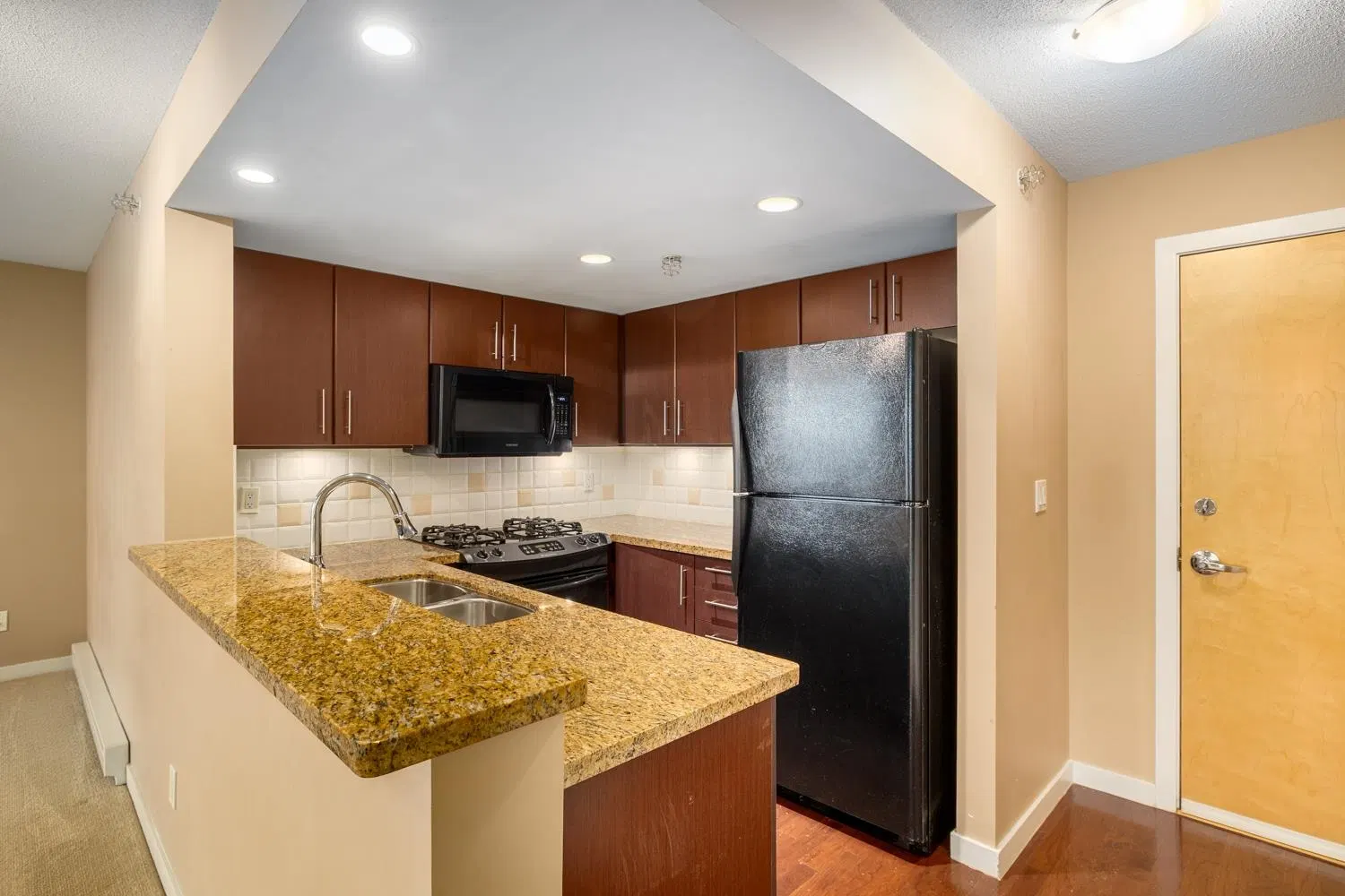 Photo 2 of 20 at #803 – 120 Milross Avenue