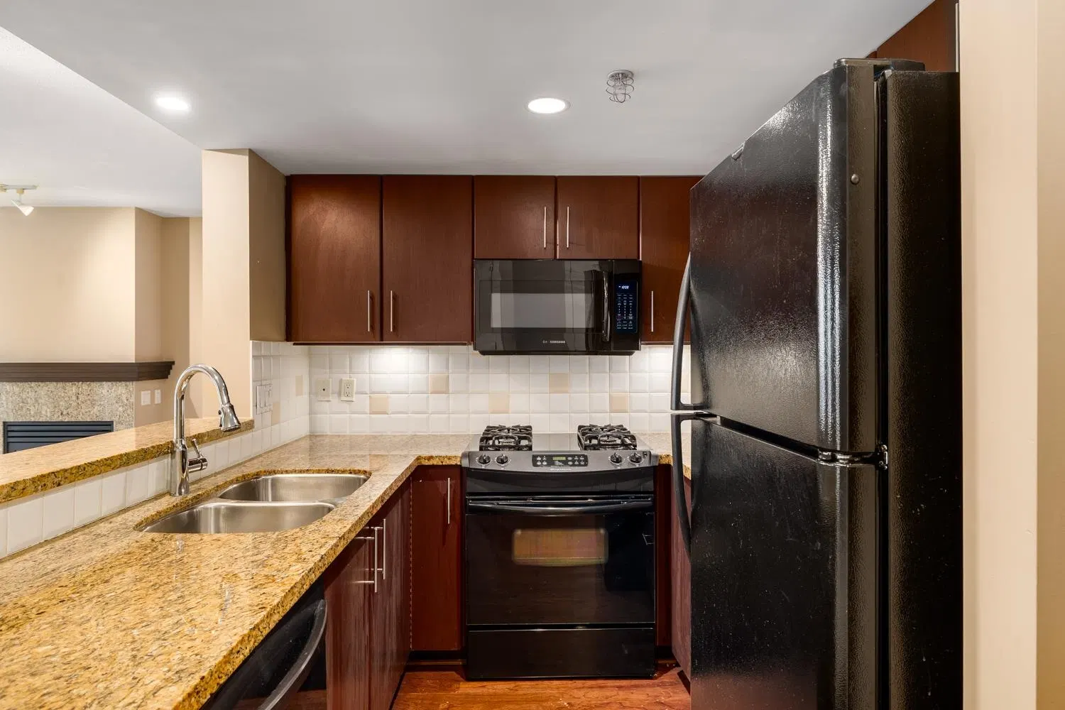 Photo 3 of 20 at #803 – 120 Milross Avenue