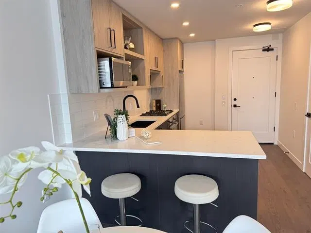 Photo 5 of 18 at #302 – 6859 Cambie Street