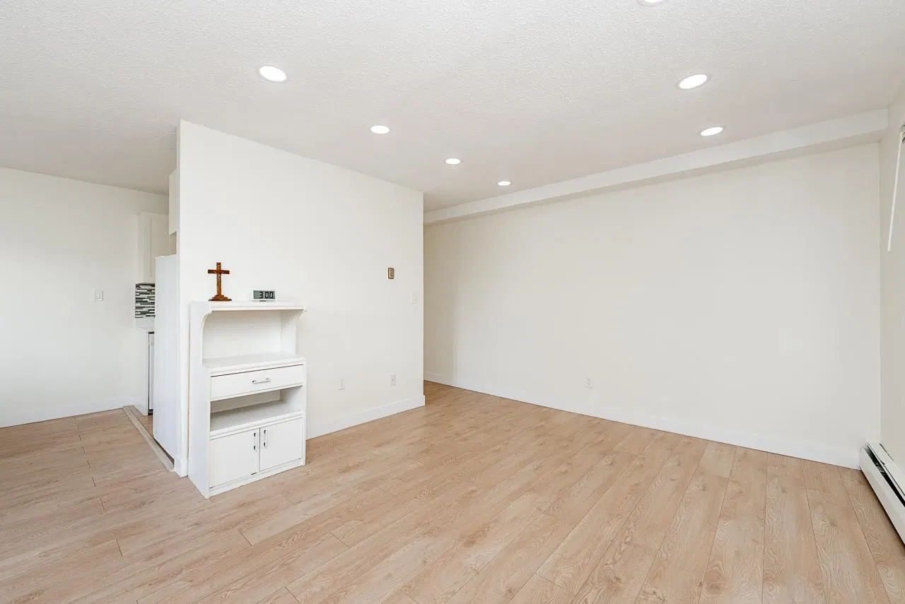 Photo 3 of 35 at #108 – 1444 Martin Street