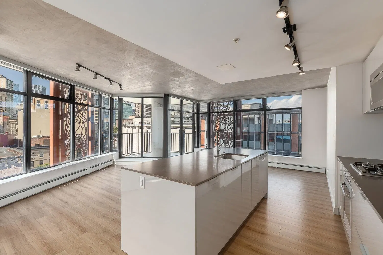 Photo 2 of 39 at #810 – 128 W Cordova Street