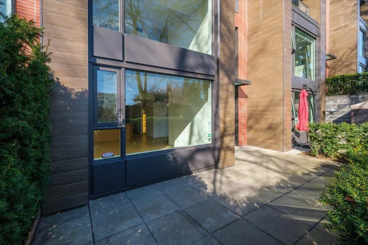 Photo 2 of 27 at 1581 W 57th Avenue