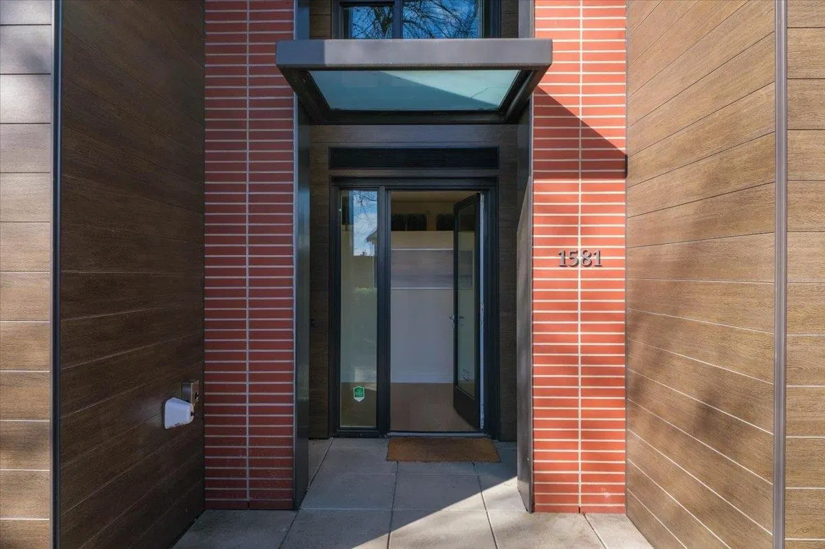 Photo 3 of 27 at 1581 W 57th Avenue