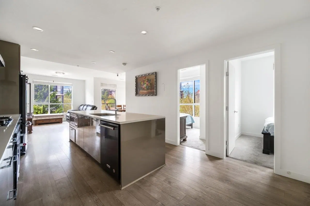 Photo 4 of 20 at #302 – 3581 Ross Drive