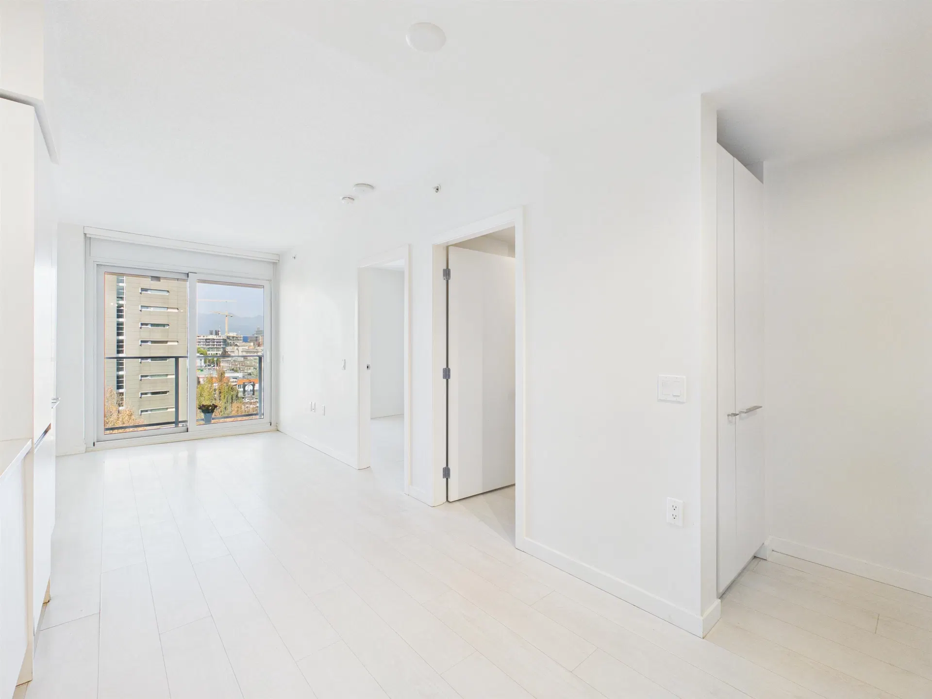 Photo 4 of 30 at #605 – 180 E 2nd Avenue