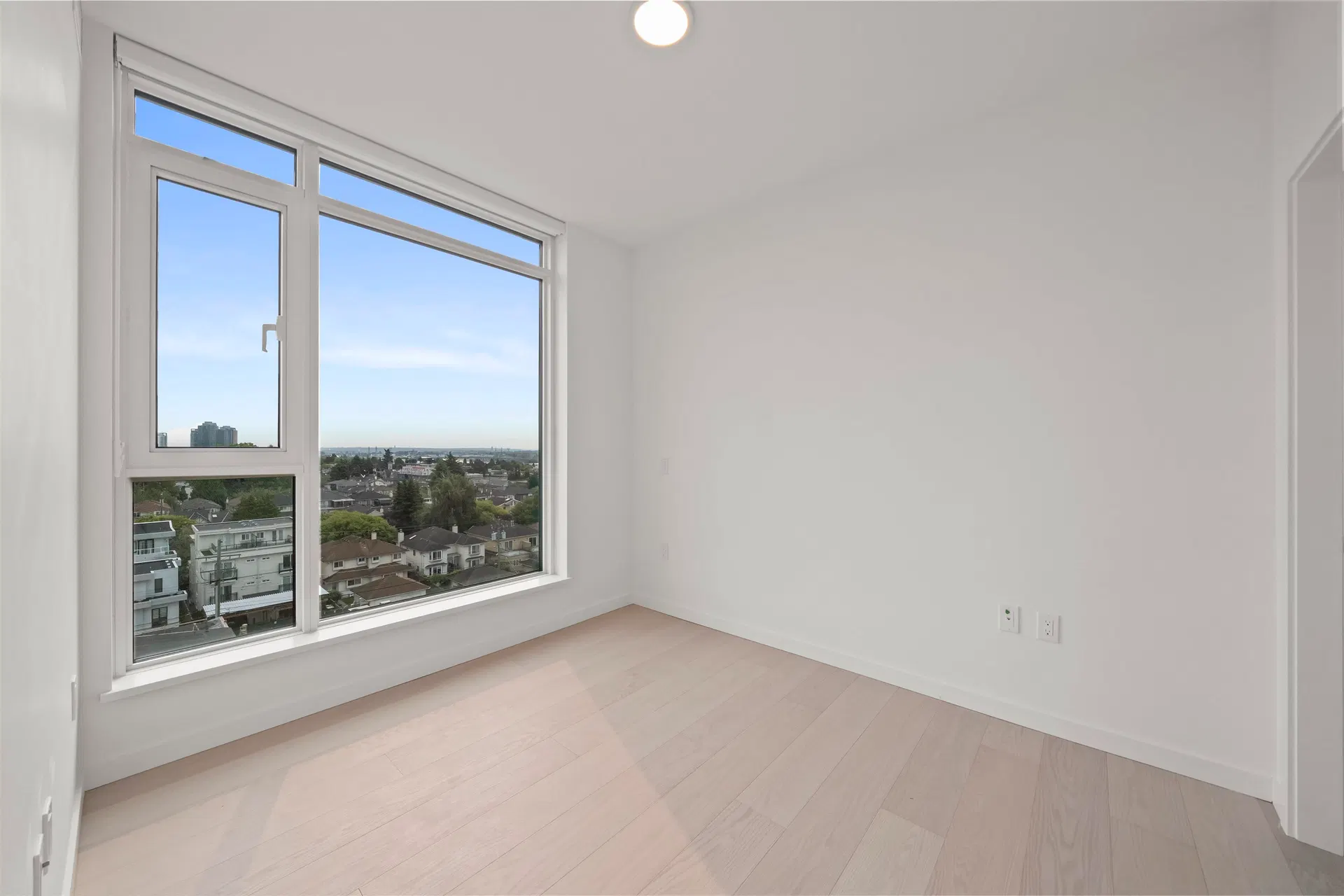 Photo 3 of 25 at #702 – 8415 Granville Street